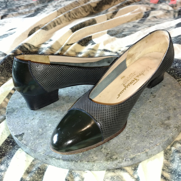 Vintage Salvatore Ferragamo Black Textured Low Heel 7AA - Picture 1 of 7